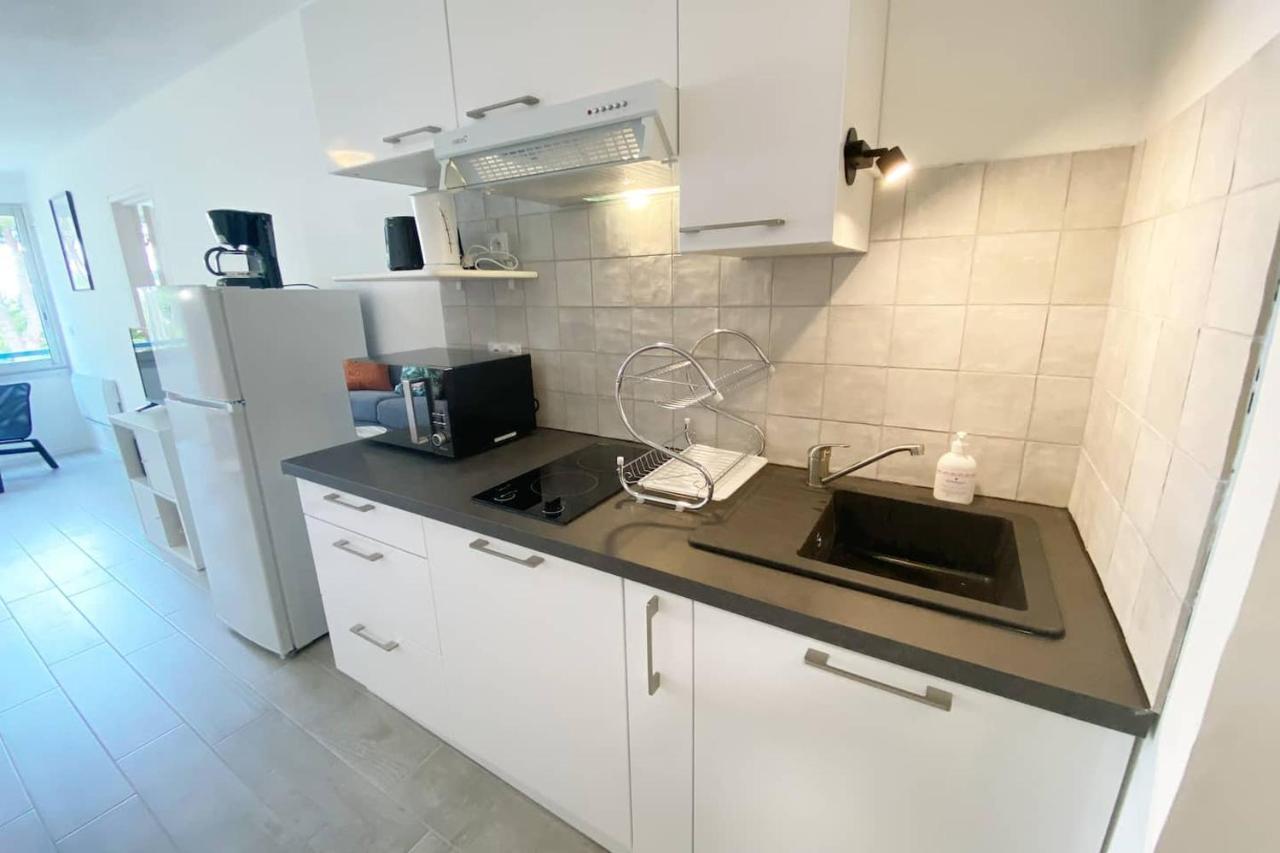 Apartment Le Estella Appart: Beachside Serenity With Parking & Wi-fi *